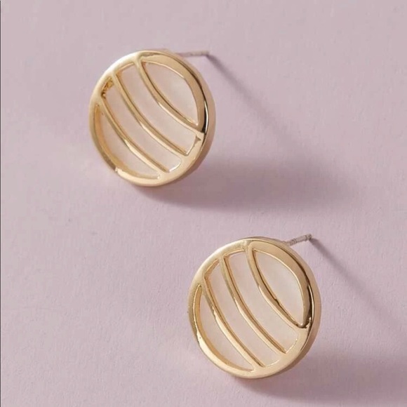 ✨2/$25✨Hollow Studs✨ - Picture 2 of 4